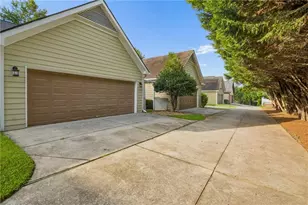 1668 Habershal Rd, Atlanta, GA 30318 - Photo 32