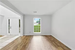 208 Foxdale Ct, Lagrange, GA 30240 - Photo 2