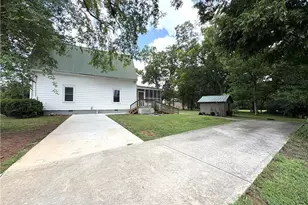 599 Gordon St, Jefferson, GA 30549 - Photo 2