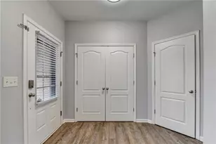 515 Creekshire Cir, Canton, GA 30115 - Photo 4