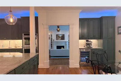 345 W Berwicke Common NE, Atlanta, GA 30342 - Photo 2