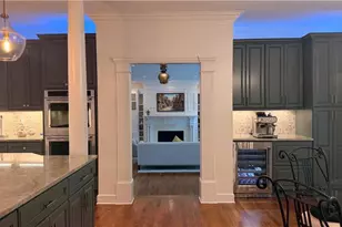345 W Berwicke Common NE, Atlanta, GA 30342 - Photo 2