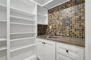 8541 Birch Hollow Dr, Roswell, GA 30076 - Photo 10