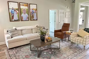 204 Magnolia St, Senoia, GA 30276 - Photo 2
