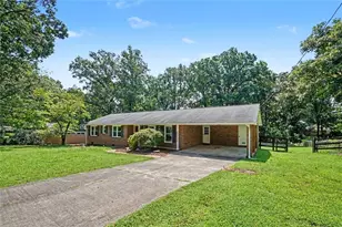 2936 Pauls Way, Marietta, GA 30062 - Photo 2