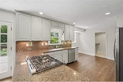 2936 Pauls Way, Marietta, GA 30062 - Photo 6