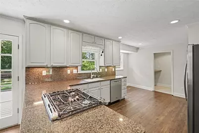 2936 Pauls Way, Marietta, GA 30062 - Photo 6
