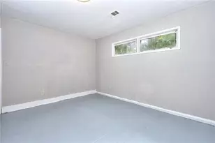 1080 Valley View Rd SE, Atlanta, GA 30315 - Photo 10