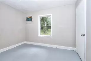 1080 Valley View Rd SE, Atlanta, GA 30315 - Photo 6