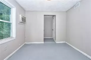 1080 Valley View Rd SE, Atlanta, GA 30315 - Photo 2