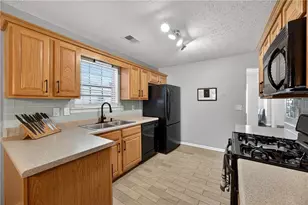 9899 Vista Cir, Union City, GA 30291 - Photo 16