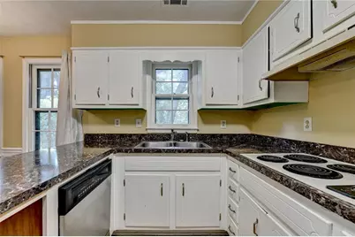 567 Planters Row SW, Lilburn, GA 30047 - Photo 28