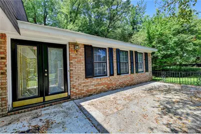 567 Planters Row SW, Lilburn, GA 30047 - Photo 4