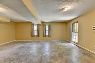 567 Planters Row SW, Lilburn, GA 30047 - Photo 32