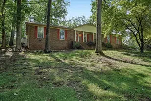 1025 Greenwood Acres Dr, Cumming, GA 30040 - Photo 4