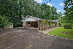 140 Horseshoe Cir, Athens, GA 30605 - Photo 2