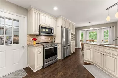 6413 Farm Ridge Court, Flowery Branch, GA 30542 - Photo 16