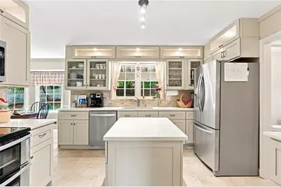 9173 Eves Circle, Roswell, GA 30076 - Photo 4