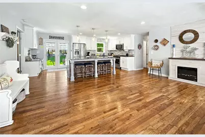 935 Pine Circle, Woodstock, GA 30189 - Photo 2