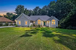 1745 Peachcrest Dr, Lawrenceville, GA 30043 - Photo 2