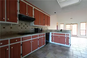 1041 Forest Hills Dr SE, Conyers, GA 30094 - Photo 10