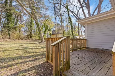 433 W Lake Avenue NW, Atlanta, GA 30318 - Photo 16