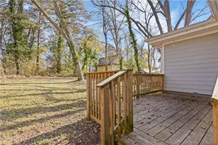 433 W Lake Ave NW, Atlanta, GA 30318 - Photo 16