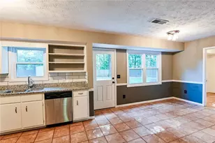3997 Stacy Ln, Snellville, GA 30039 - Photo 8