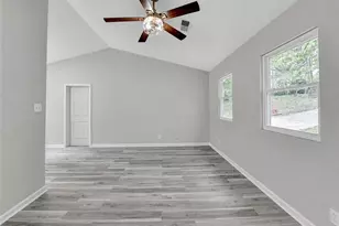 1018 Wayne Dr, Snellville, GA 30078 - Photo 4