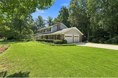 2820 Briarglen Drive, Atlanta, GA 30340 - Photo 2