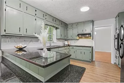 5148 Rocky Glen, Stone Mountain, GA 30088 - Photo 10
