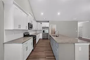 131 Holtz Dr, Carrollton, GA 30117 - Photo 8