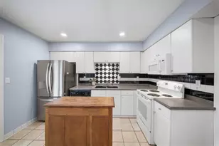 12 Queen Victoria Pl NE, Atlanta, GA 30342 - Photo 8