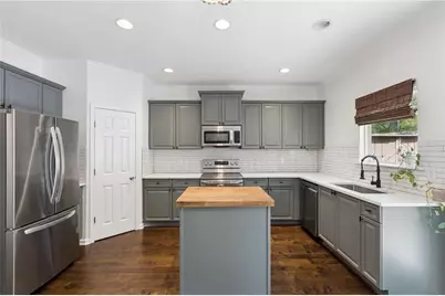 1064 Liberty Parkway NW, Atlanta, GA 30318 - Photo 6