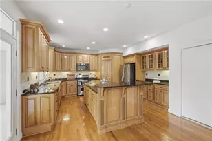 1340 Eryn Cir, Suwanee, GA 30024 - Photo 4