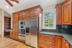 1037 Davis Dr, Sandy Springs, GA 30327 - Photo 10