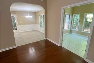 824 Georgian Point Dr, Lawrenceville, GA 30045 - Photo 12