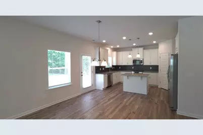 523 Grover Street, Hoschton, GA 30548 - Photo 4