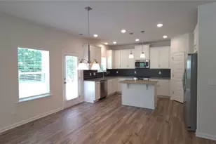 523 Grover St, Hoschton, GA 30548 - Photo 4