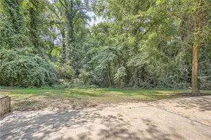 895 Kings Grant Dr NW, Atlanta, GA 30318 - Photo 24