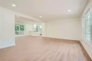 895 Kings Grant Dr NW, Atlanta, GA 30318 - Photo 8