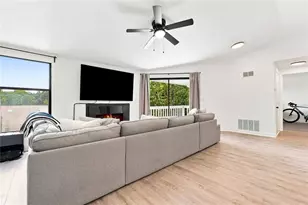 1362 Keys Lake Dr NE, Atlanta, GA 30319 - Photo 2