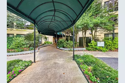 1800 Clairmont Lake #A204, Decatur, GA 30033 - Photo 4