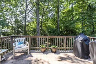 450 Greenlaurel Drive NE, Sandy Springs, GA 30342 - Photo 12