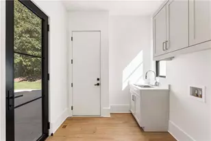 388 Londonberry Rd NW, Sandy Springs, GA 30327 - Photo 32