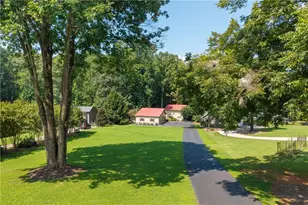 346 Indian Cove Dr, Dawsonville, GA 30534 - Photo 2