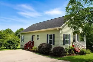 1527 Ralston St, Gainesville, GA 30501 - Photo 2