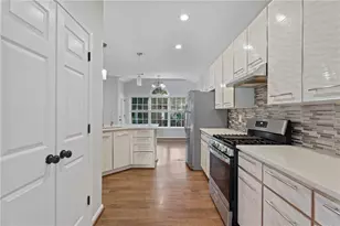 1010 Burycove Ln, Lawrenceville, GA 30043 - Photo 10