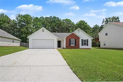 722 Rosewood Circle, Jonesboro, GA 30238 - Photo 2
