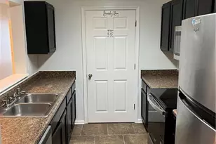 10201 Fairington Ridge Cir, Lithonia, GA 30038 - Photo 4